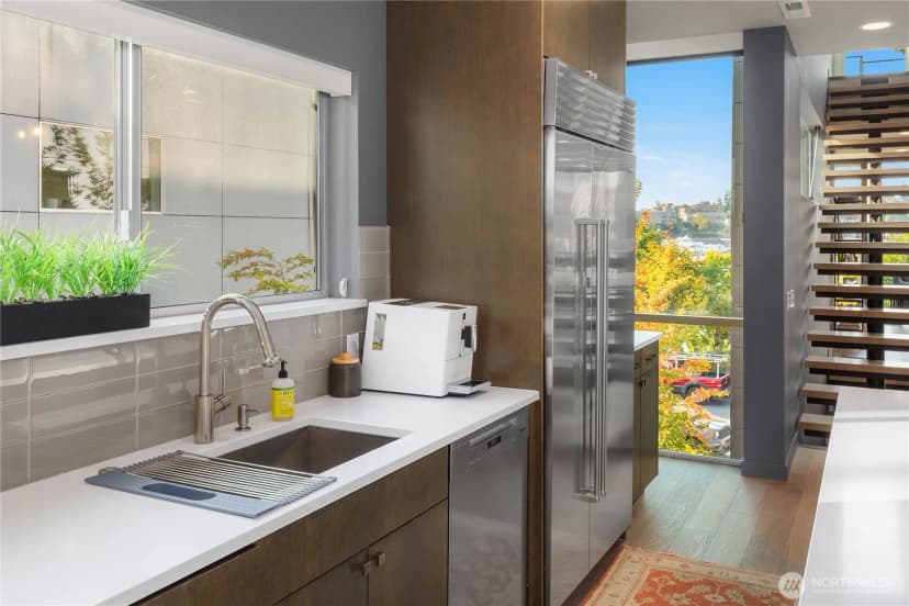 Property photo for 2830 Fairview Avenue E, Seattle photo 18