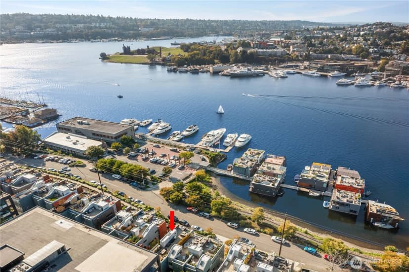 Property photo for 2830 Fairview Avenue E, Seattle photo 4