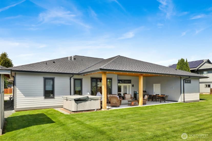Property photo for 8802 Line Road, Lynden photo 4