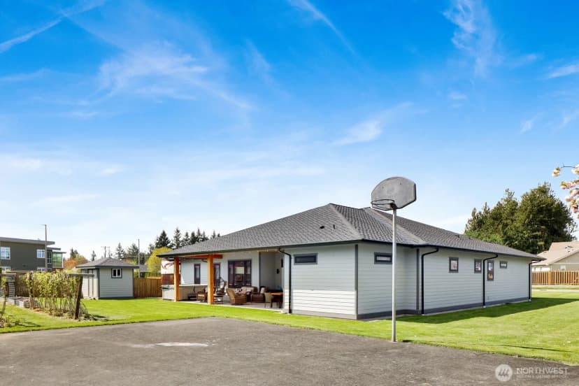 Property photo for 8802 Line Road, Lynden photo 3