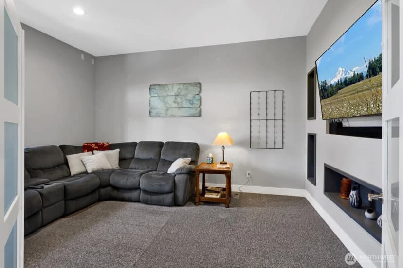 Property photo for 8802 Line Road, Lynden photo 12