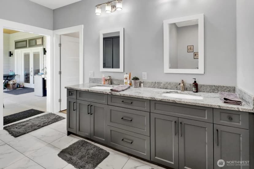Property photo for 8802 Line Road, Lynden photo 36