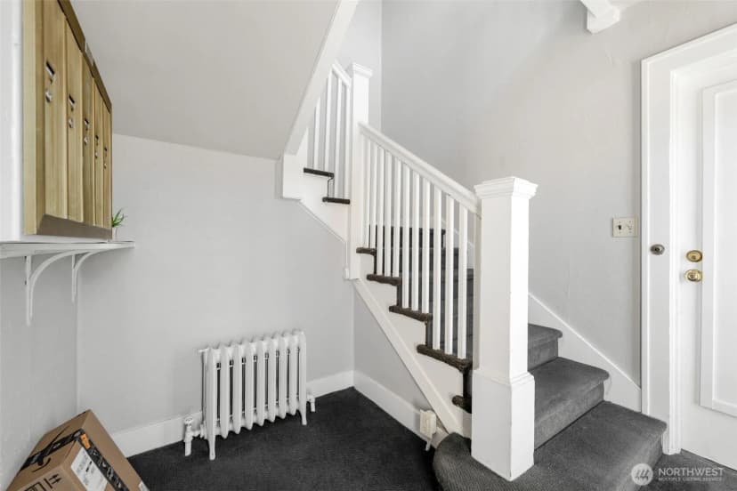 Property photo for 746 10th Avenue E, Seattle photo 3