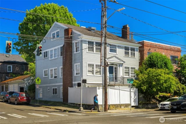 Property photo for 746 10th Avenue E, Seattle photo 2