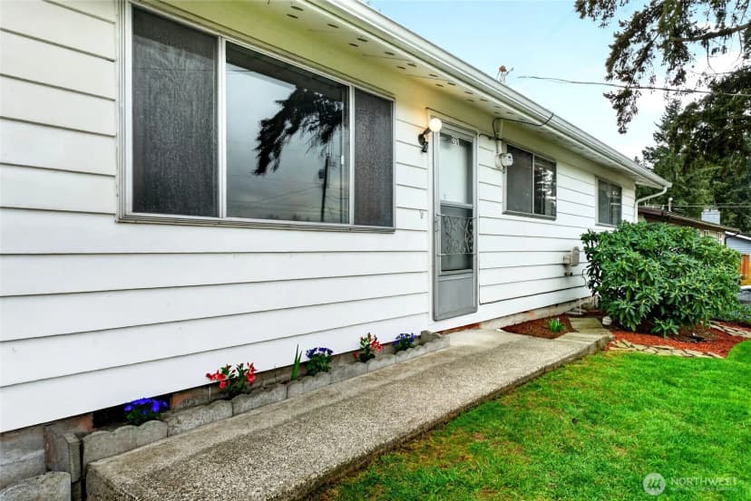 Property photo for 2717 Sw 328th Street, Federal Way photo 3