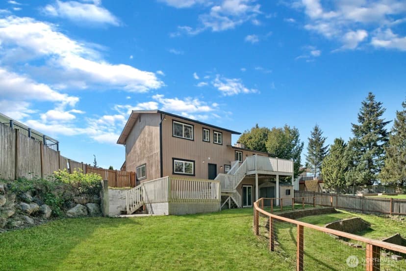 Property photo for 217 Capri Place, Everett