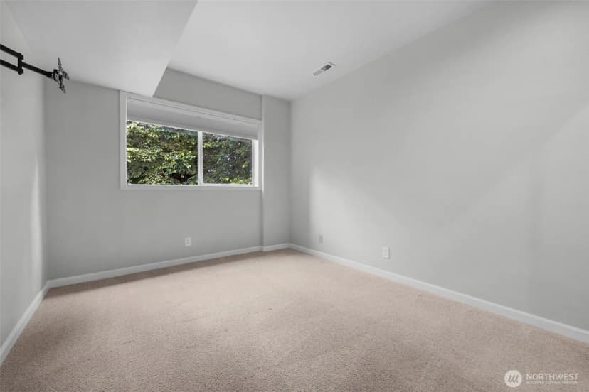 Property photo for 1623 Edgemoor Lane, Everett photo 32