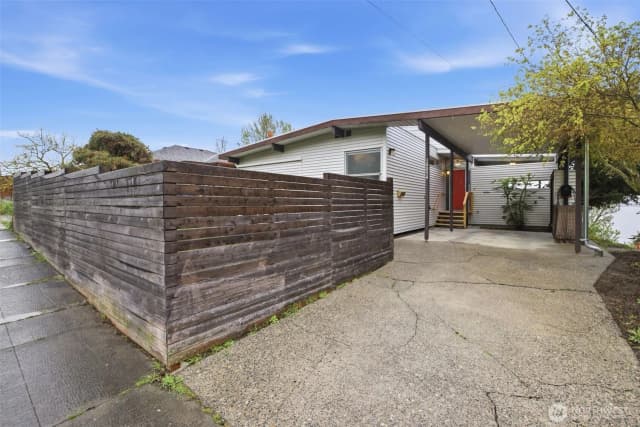 Property photo for 10054 Waters Avenue S, Seattle photo 2