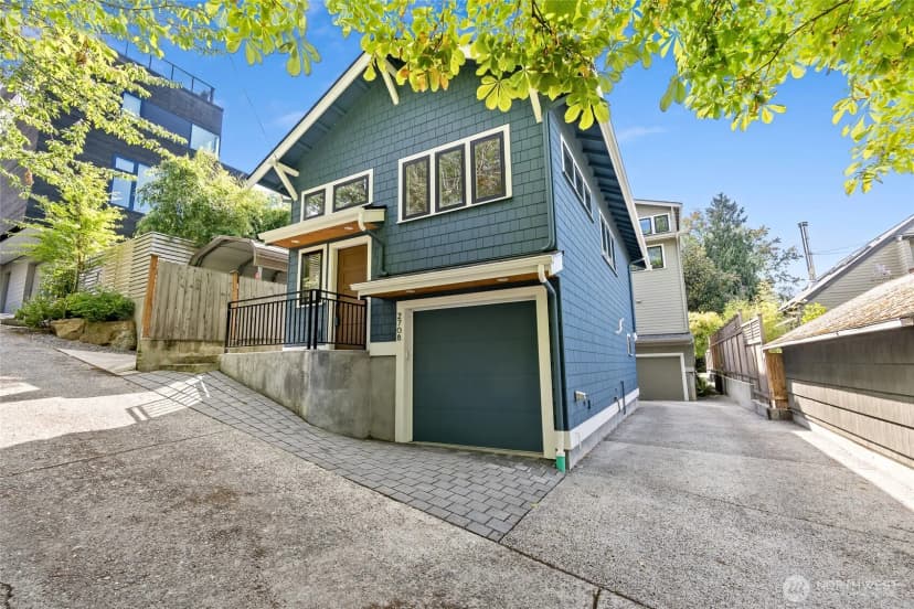 Property photo for 2708 1st Avenue W, Seattle photo 2