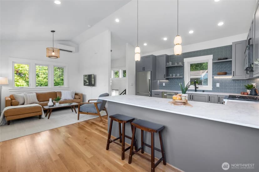 Property photo for 2708 1st Avenue W, Seattle photo 12