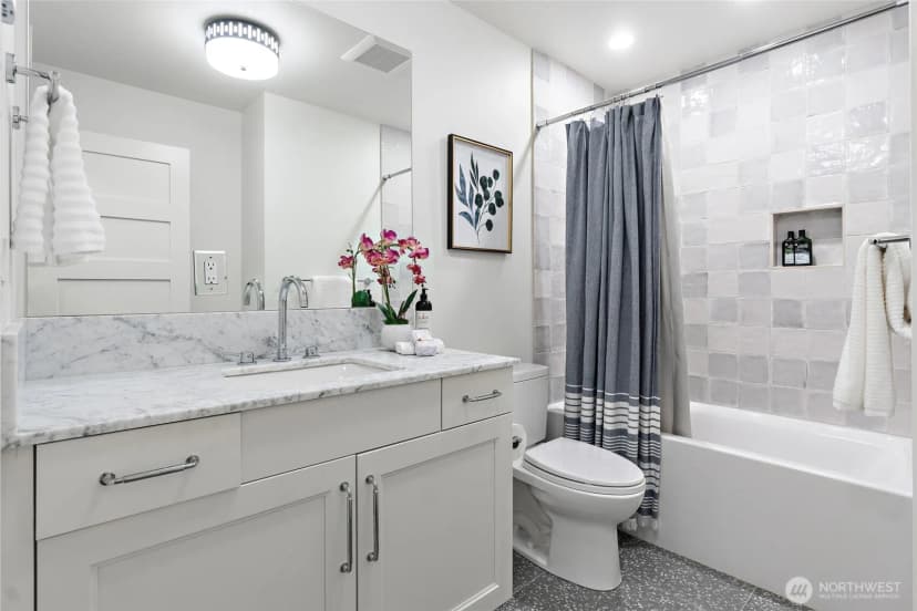 Property photo for 2708 1st Avenue W, Seattle photo 22