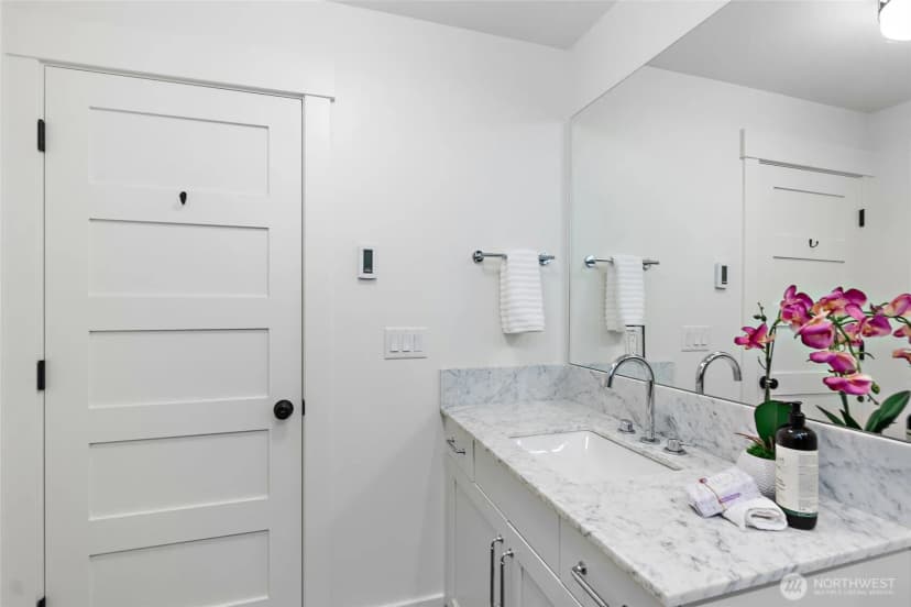 Property photo for 2708 1st Avenue W, Seattle photo 23