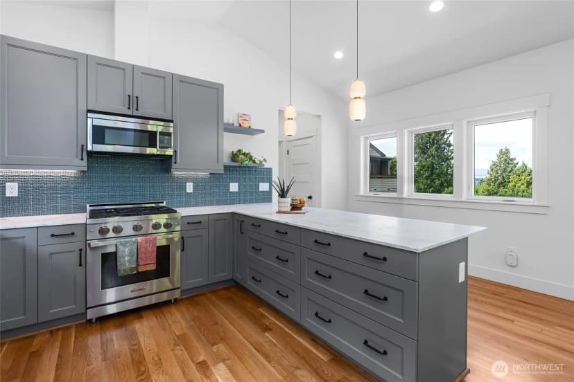 Property photo for 2708 1st Avenue W, Seattle photo 14