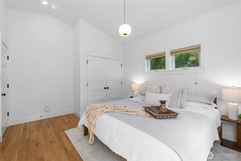 Property photo for 2708 1st Avenue W, Seattle photo 16
