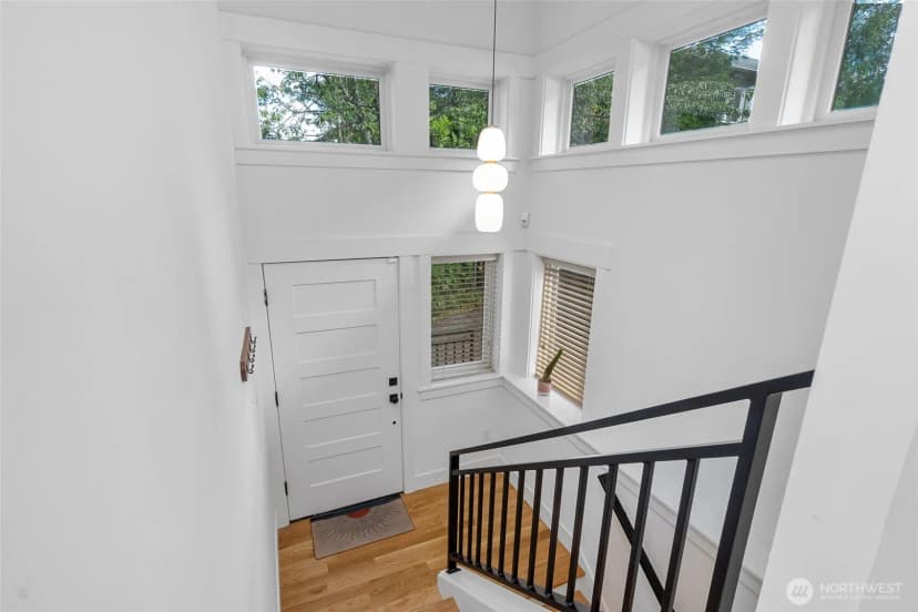 Property photo for 2708 1st Avenue W, Seattle photo 7