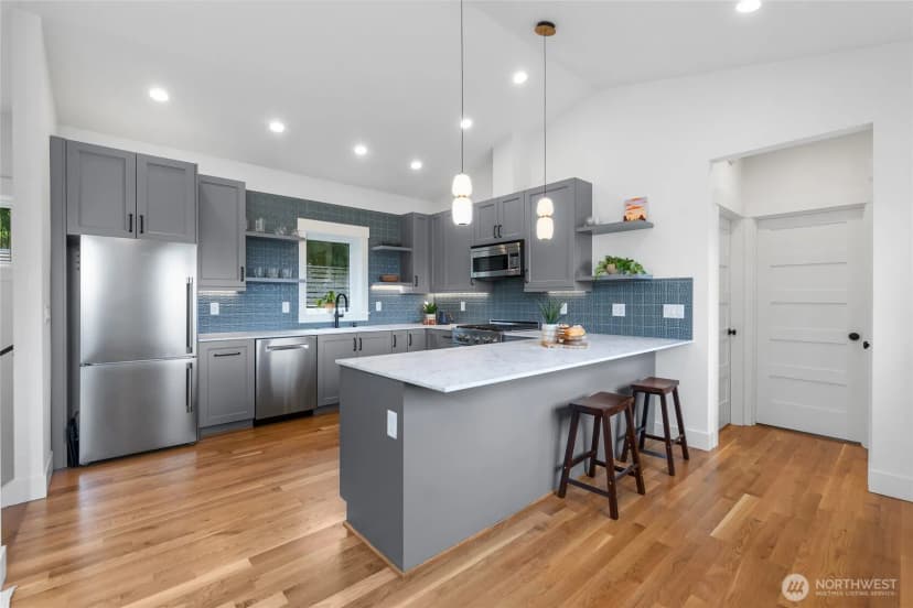 Property photo for 2708 1st Avenue W, Seattle photo 8