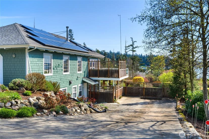 Property photo for 6065 Central Avenue, Anacortes photo 2