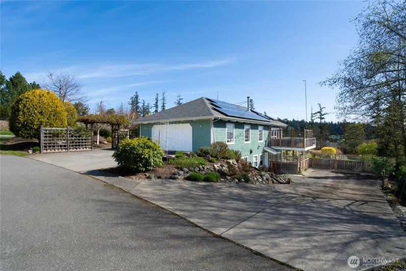 Property photo for 6065 Central Avenue, Anacortes photo 3