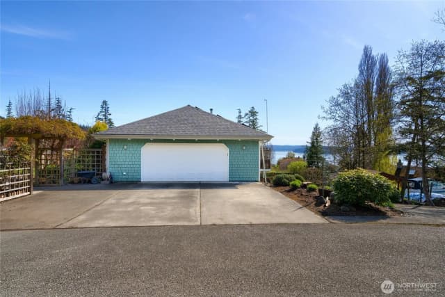 Property photo for 6065 Central Avenue, Anacortes photo 4