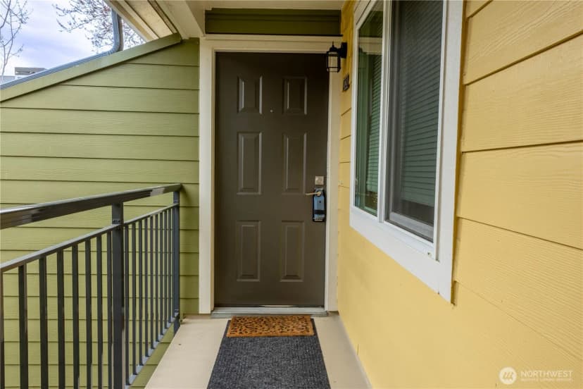 Property photo for 12607 Se 41st Place #h207, Bellevue photo 2