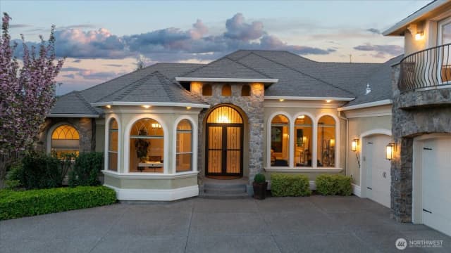 Property photo for 1799 Silver Court, Richland