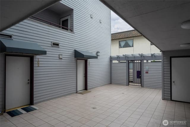 Property photo for 3435 California Avenue Sw #303, Seattle photo 4