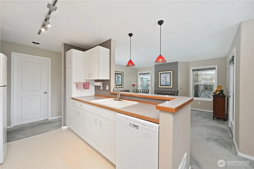 Property photo for 3435 California Avenue Sw #303, Seattle photo 16