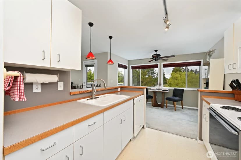 Property photo for 3435 California Avenue Sw #303, Seattle photo 18