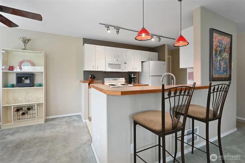 Property photo for 3435 California Avenue Sw #303, Seattle photo 14