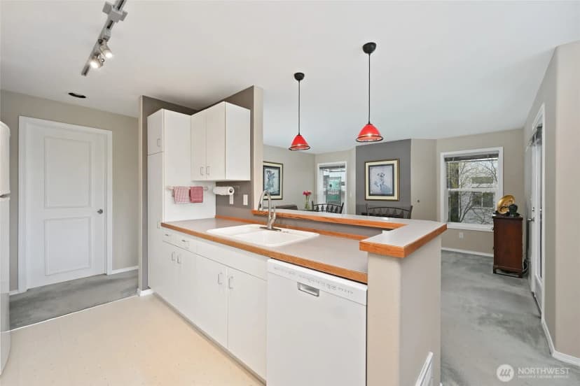 Property photo for 3435 California Avenue Sw #303, Seattle photo 15
