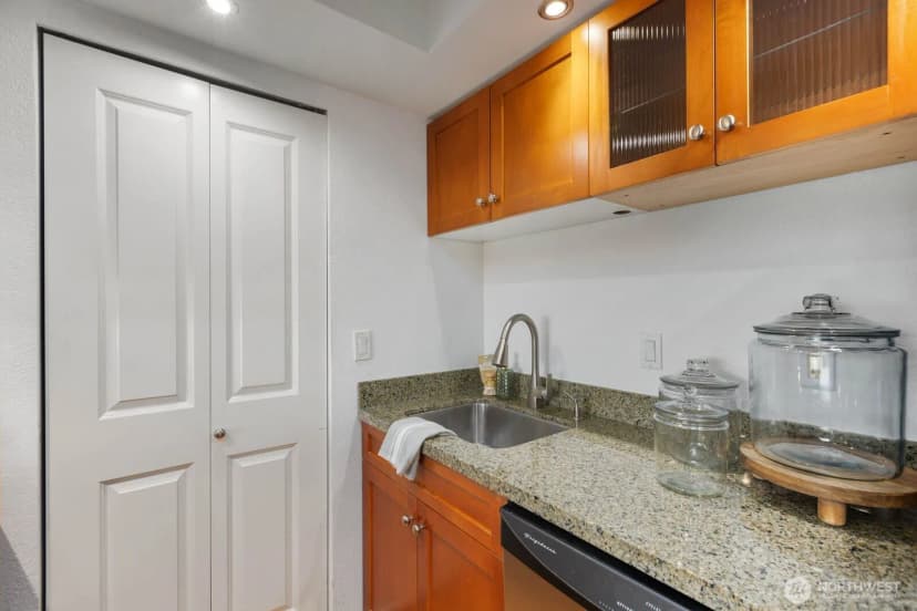 Property photo for 937 N 200th Street #b 203, Shoreline photo 14