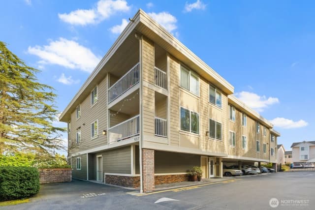 Property photo for 937 N 200th Street #b 203, Shoreline photo 4
