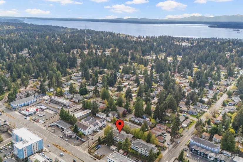 Property photo for 937 N 200th Street #b 203, Shoreline photo 28