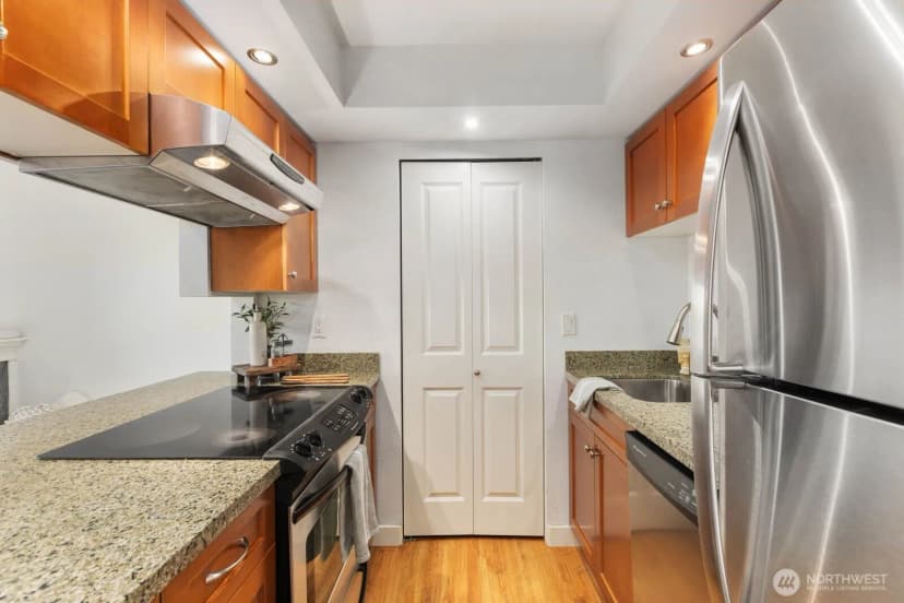 Property photo for 937 N 200th Street #b 203, Shoreline photo 11