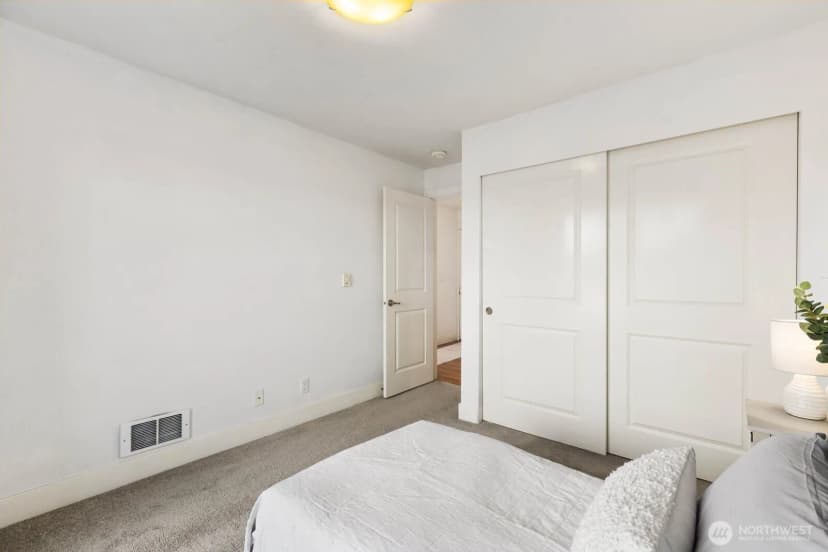 Property photo for 937 N 200th Street #b 203, Shoreline photo 17