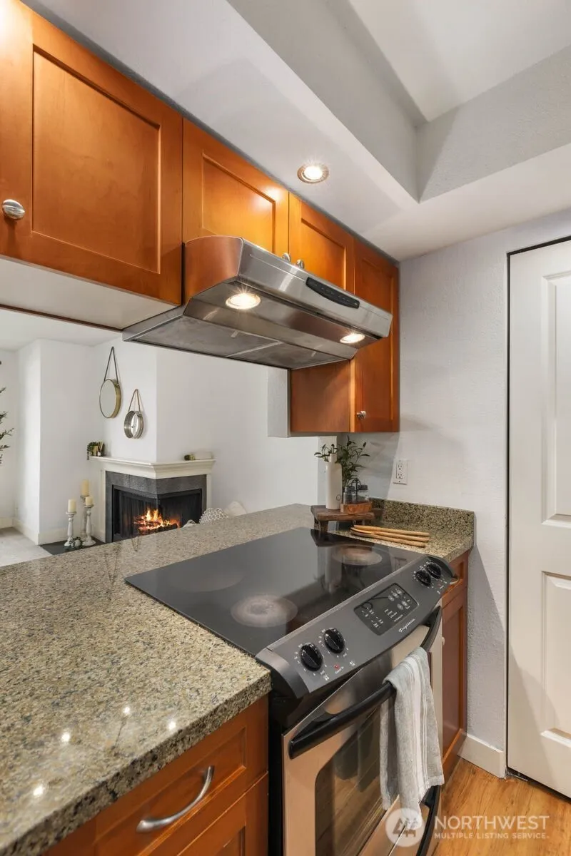 Property photo for 937 N 200th Street #b 203, Shoreline photo 13