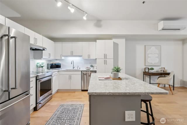 Property photo for 526 1st Avenue S #405, Seattle photo 3
