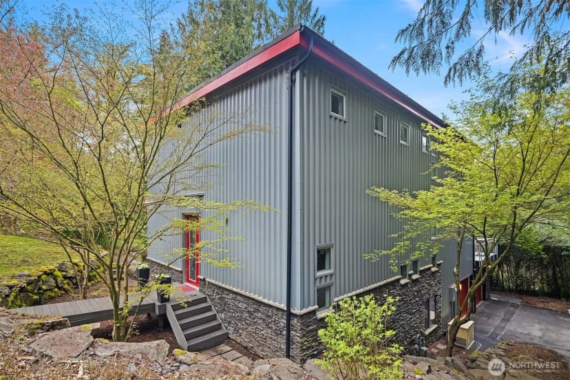 Property photo for 1534 Hillside Drive Se, Issaquah photo 4