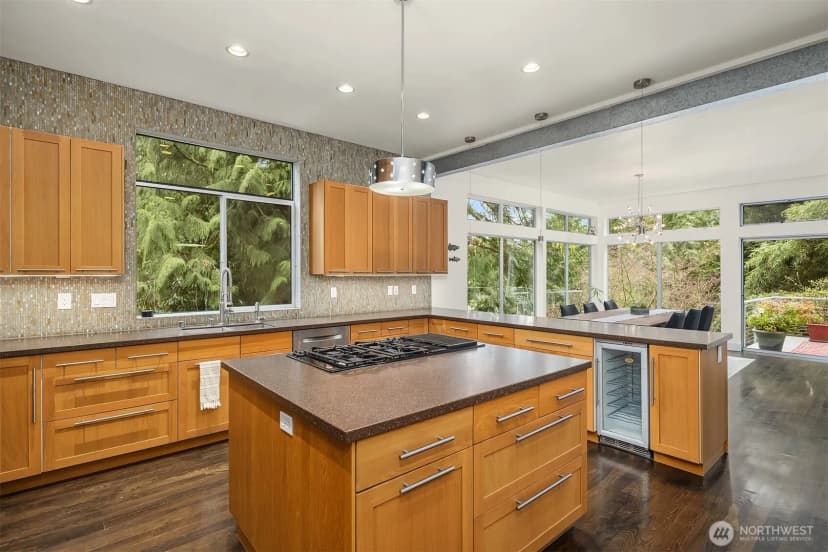 Property photo for 1534 Hillside Drive Se, Issaquah photo 6