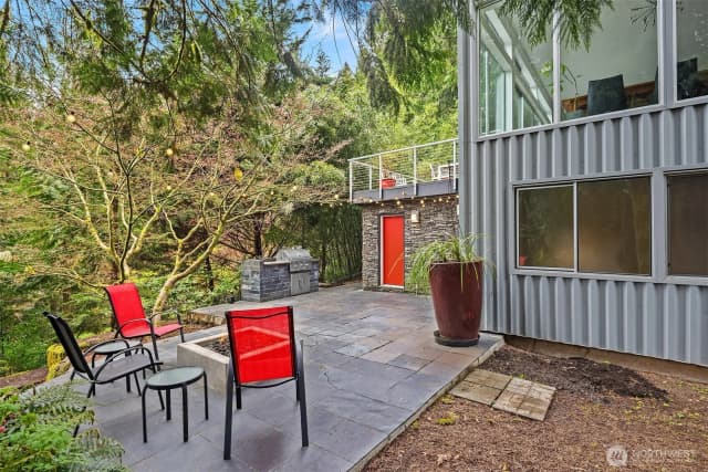 Property photo for 1534 Hillside Drive Se, Issaquah photo 2