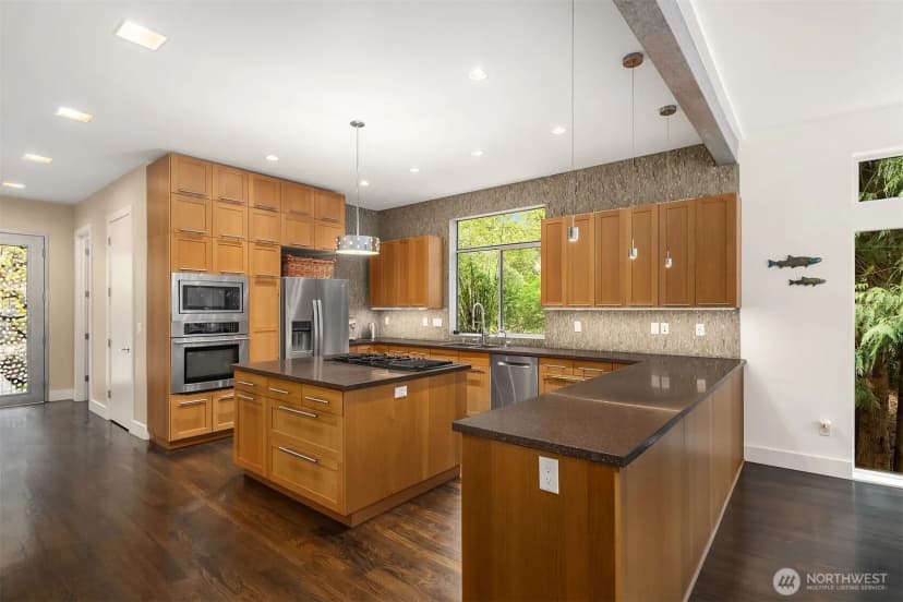 Property photo for 1534 Hillside Drive Se, Issaquah photo 7