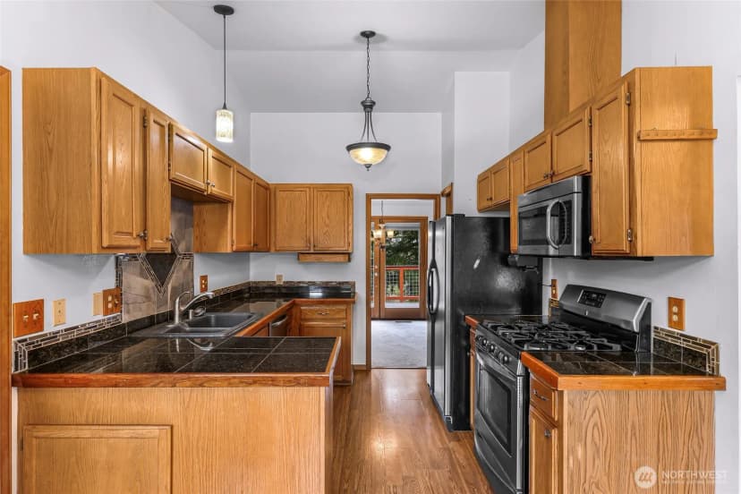 Property photo for 1356 Welling Rd, Bellingham photo 16