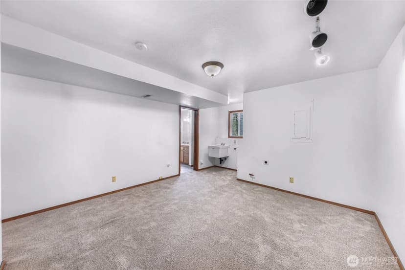 Property photo for 1356 Welling Rd, Bellingham photo 35