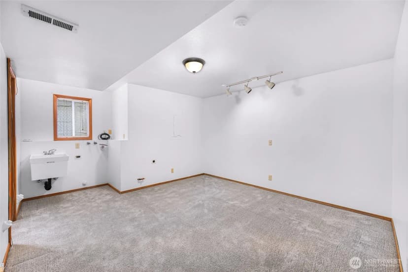 Property photo for 1356 Welling Rd, Bellingham photo 34