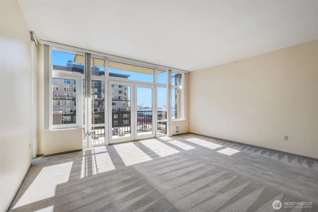 Property photo for 2717 Western Avenue #8020, Seattle photo 3