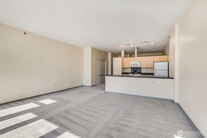 Property photo for 2717 Western Avenue #8020, Seattle photo 7