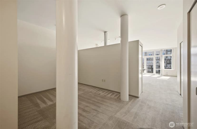 Property photo for 2717 Western Avenue #8020, Seattle photo 11