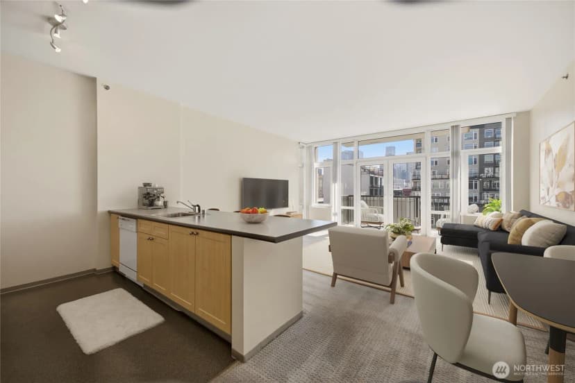 Property photo for 2717 Western Avenue #8020, Seattle photo 9