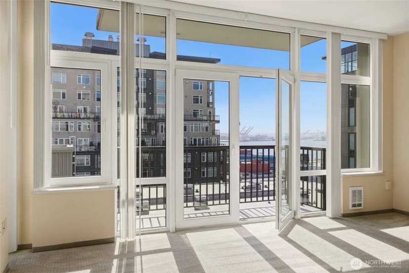 Property photo for 2717 Western Avenue #8020, Seattle photo 2