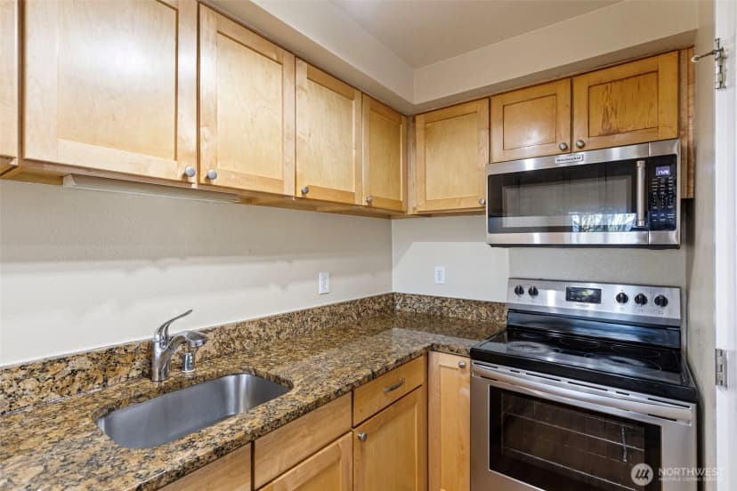Property photo for 15230 S 43rd Street #c101, Bellevue photo 7